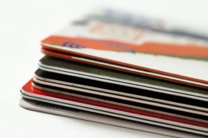 クレジットカードとリボ払いで借金地獄のイメージ